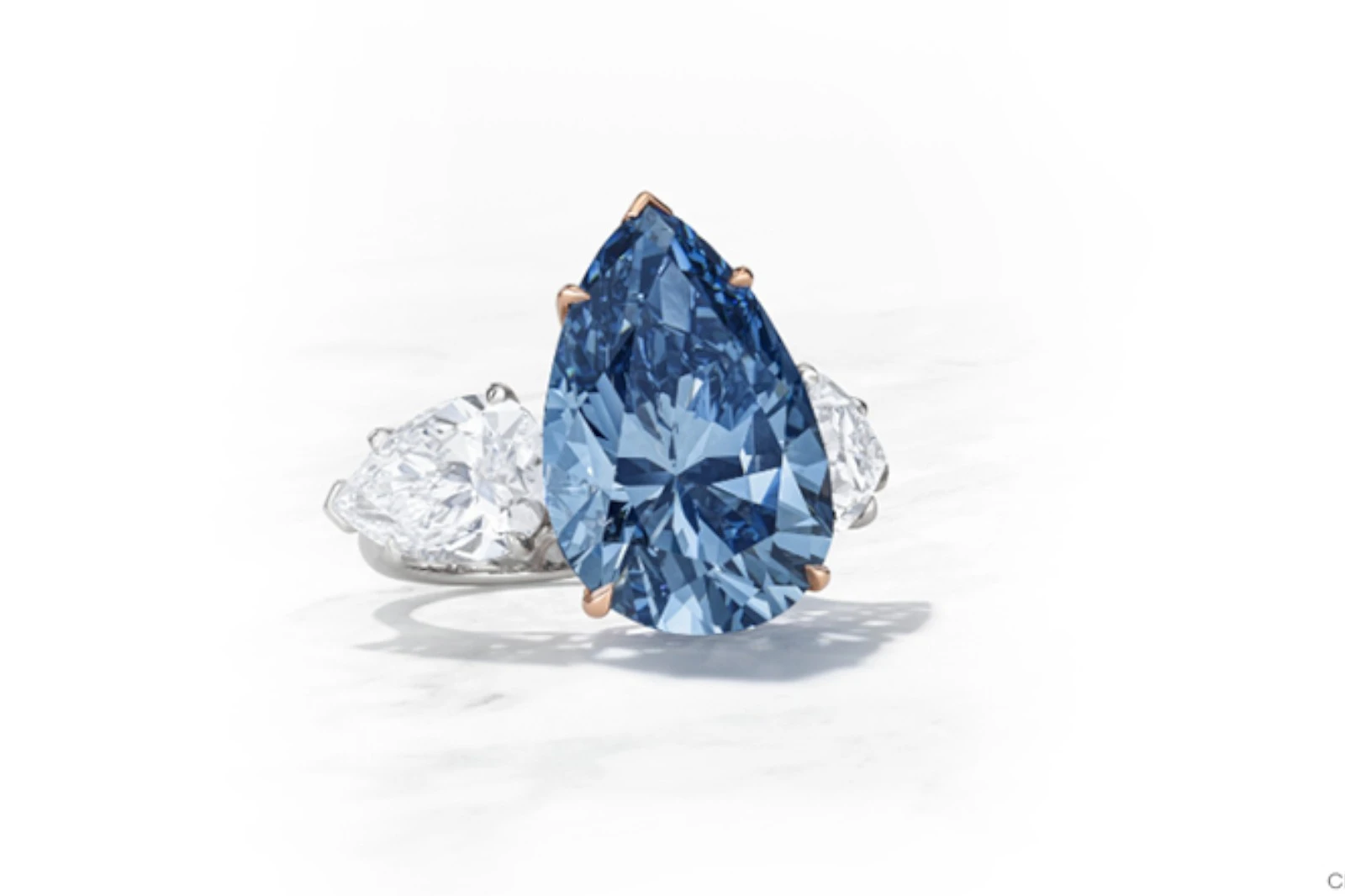 bleu-royal-diamond-ring