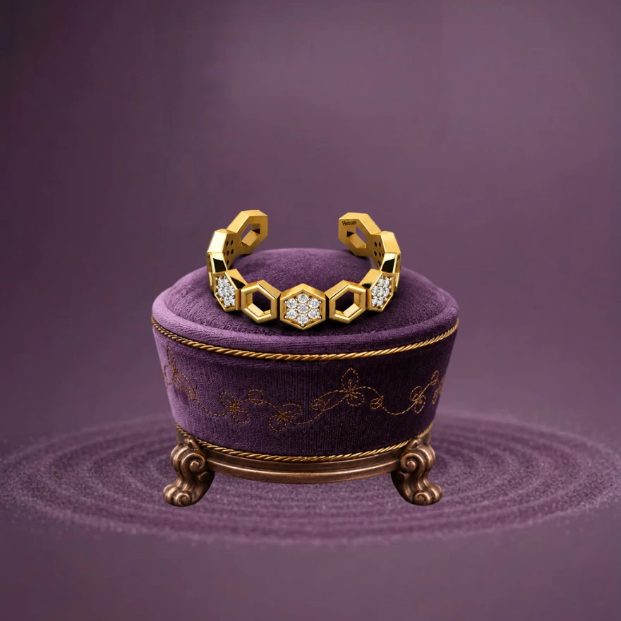 An adjustable band ring featuring a geometric honeycomb pattern, adorned with diamond accents and rose gold plating.