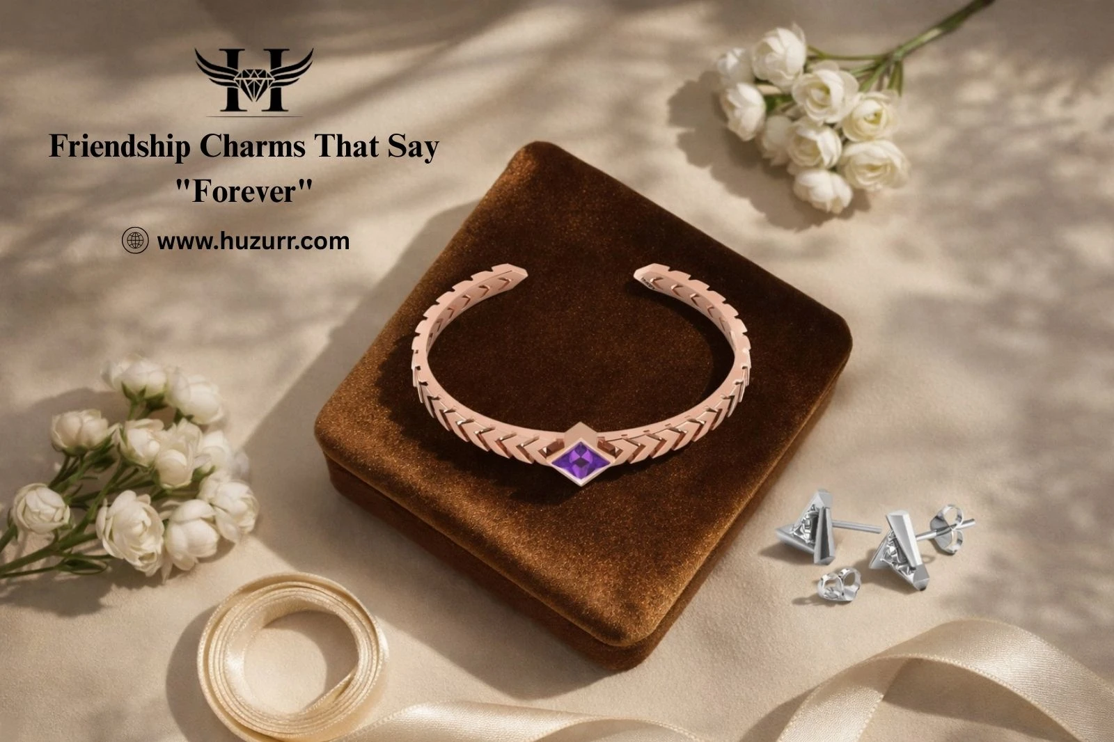 10 Trendy Friendship Charms That Say "Forever"