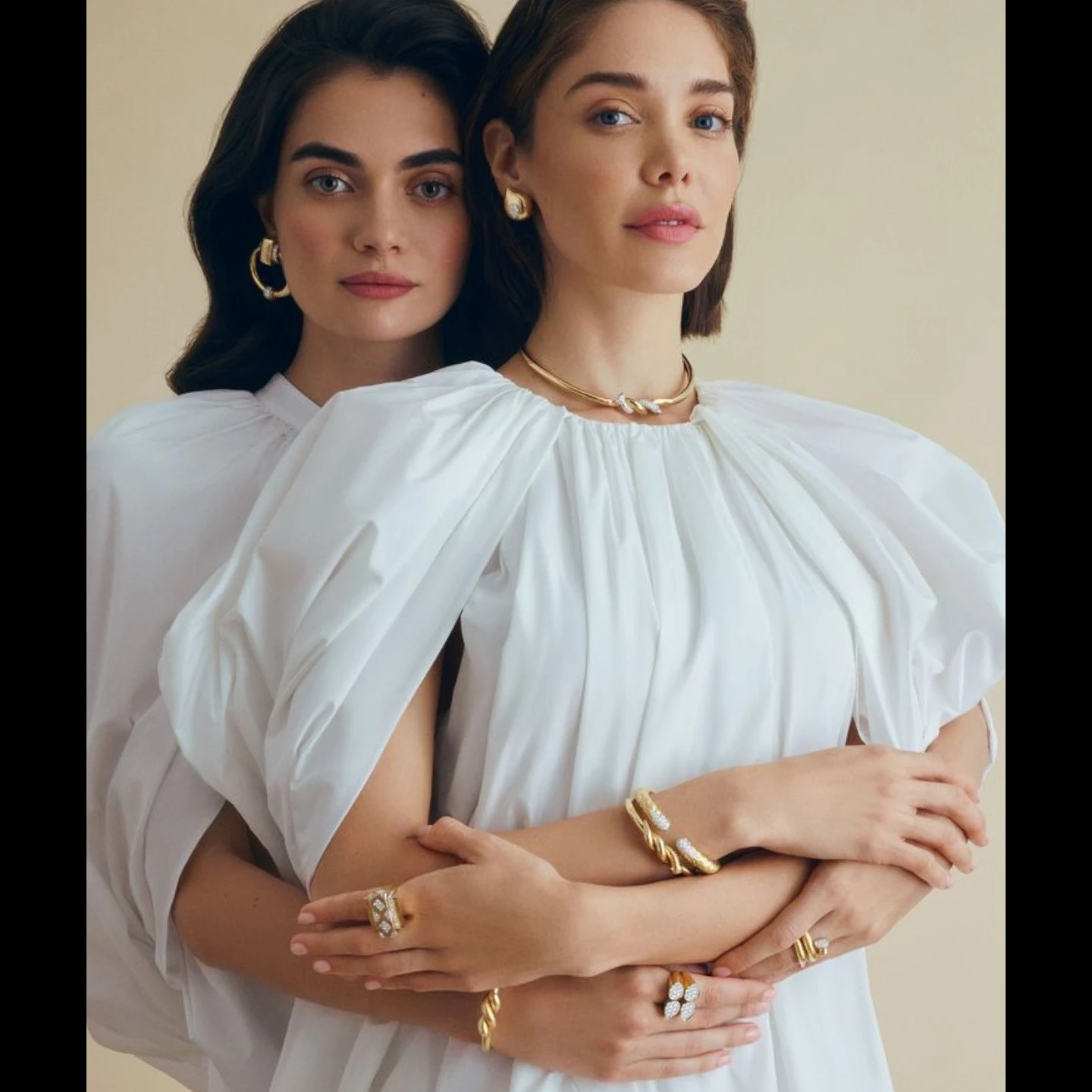 match-two-tone-jewelry-with-clothes