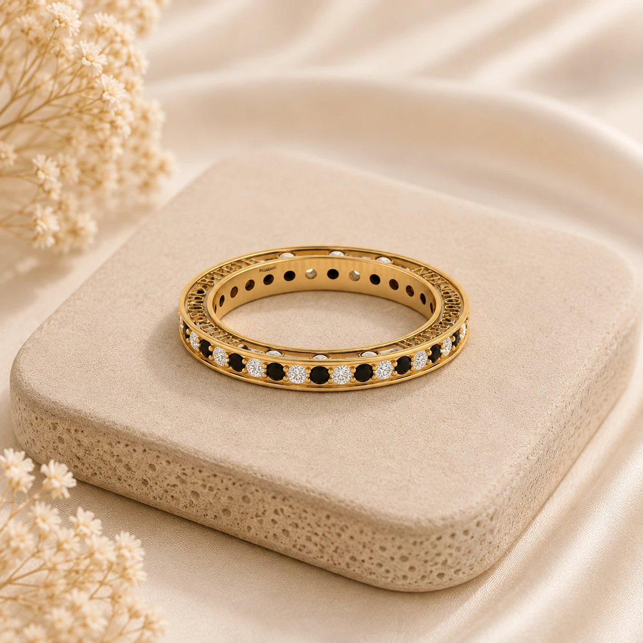 Alternating round black and white diamond eternity wedding band ring in yellow gold