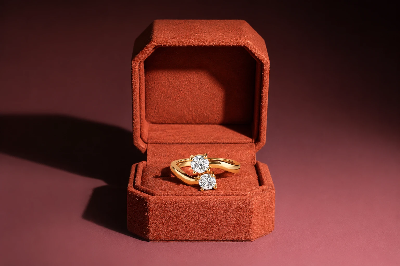 round cut diamond engagement ring