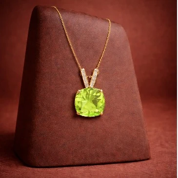 V-Bale Solitaire Cushion Square Peridot Pendant