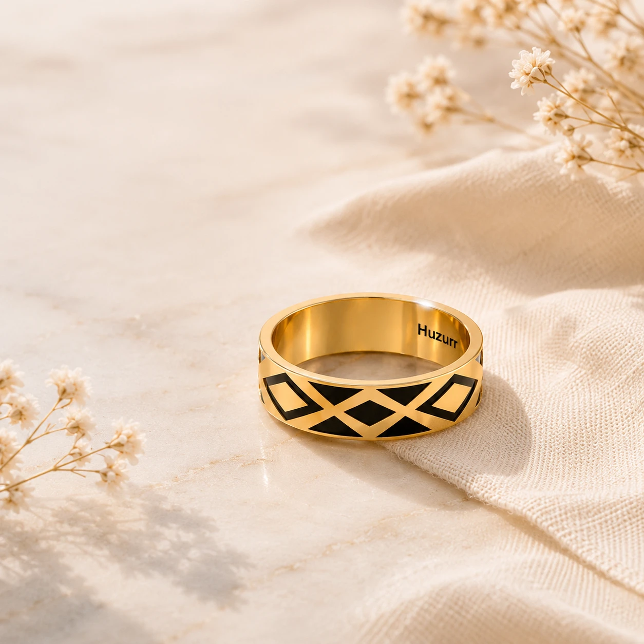 Zigzag-Design Gold Filled Black Enamel Band Ring
